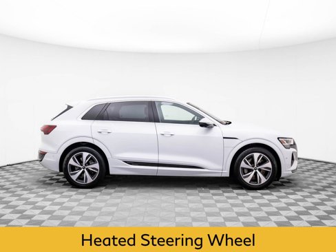 Used 2024 Audi Q8 e-tron Premium Plus w/ Premium Plus Package image 6