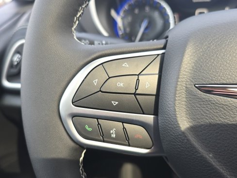 New 2025 Chrysler Pacifica Select w/ Uconnect Theater Family Group image 17