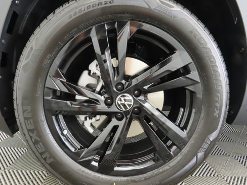 New 2026 Volkswagen Atlas Cross Sport SEL R-Line image 30