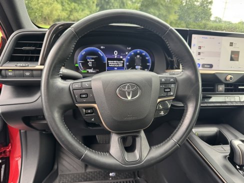 Used 2023 Toyota Crown XLE image 13