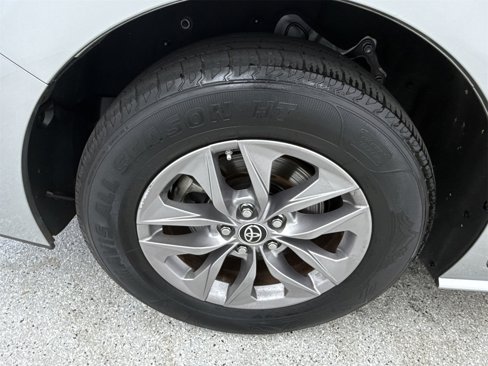 Used 2022 Toyota Sienna LE image 49