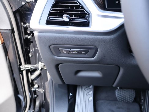 New 2026 BMW X5 xDrive40i w/ Premium Package image 40