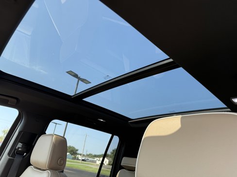 Used 2022 Chevrolet Suburban Premier image 8