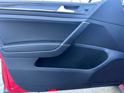 Used 2018 Volkswagen Golf R 4-Door image 13