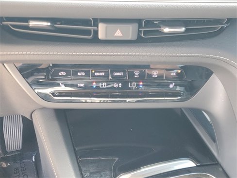 Used 2023 Buick Envision Preferred image 26