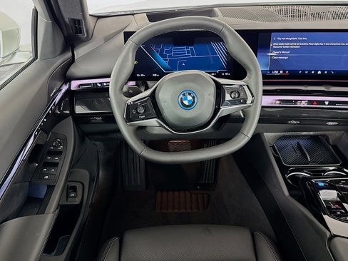 Used 2025 BMW i5 eDrive40i image 16