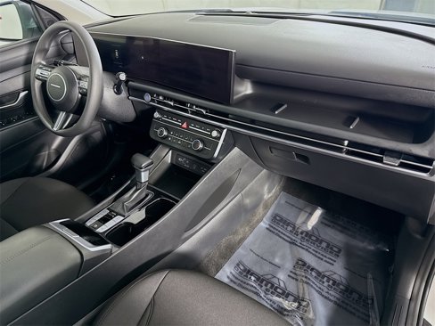Certified 2025 Hyundai Tucson SE image 32