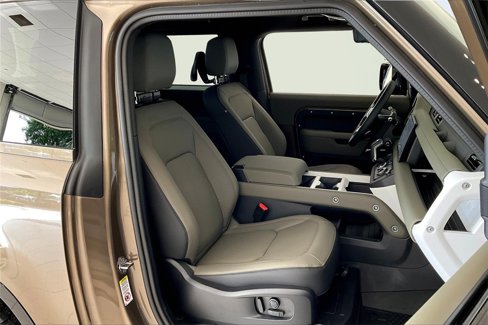New 2025 Land Rover Defender 90 X-Dynamic SE image 8