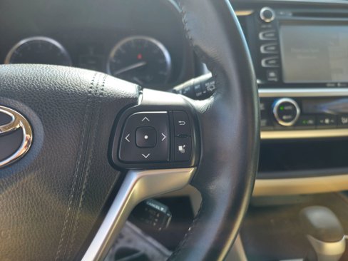 Used 2015 Toyota Highlander Limited image 19