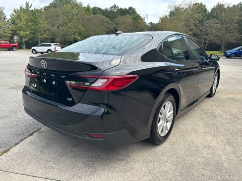Used 2025 Toyota Camry LE image 5