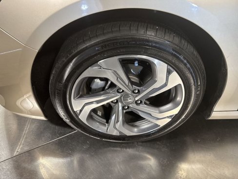 Used 2018 Honda Accord EX image 11