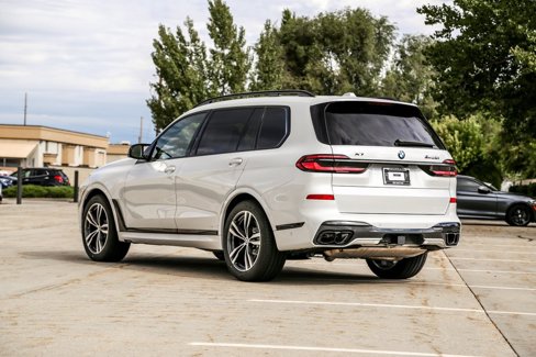 New 2026 BMW X7 M60i image 3