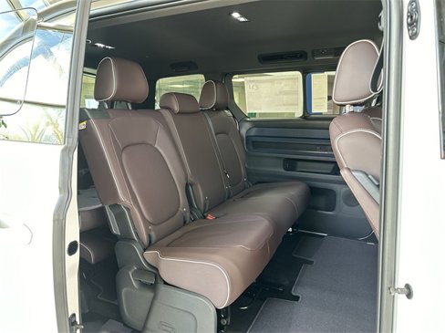 New 2025 Volkswagen ID. Buzz Pro S image 18