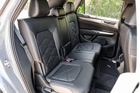 Used 2024 Volkswagen Atlas Cross Sport SE w/ Panoramic Sunroof Package image 44