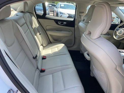 Used 2020 Volvo S60 T5 Momentum image 24