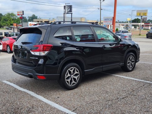 Used 2023 Subaru Forester Premium image 7