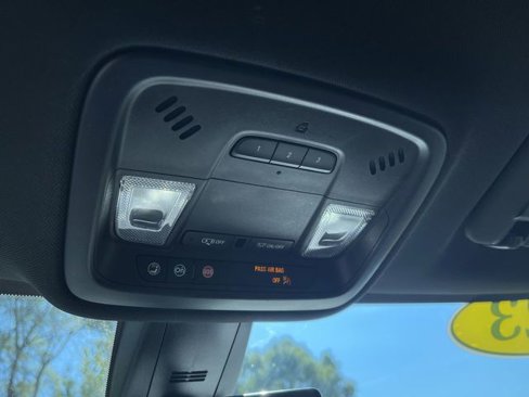 Used 2023 Chevrolet Traverse RS image 35