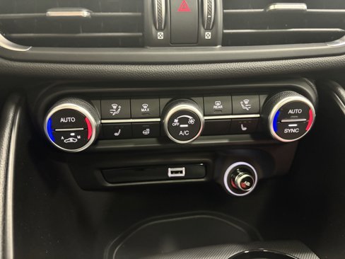 New 2025 Alfa Romeo Giulia AWD w/ Driving Assist Package image 18