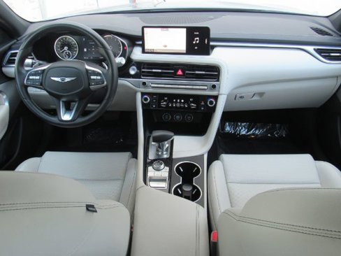 Used 2025 Genesis G70 2.5T image 3