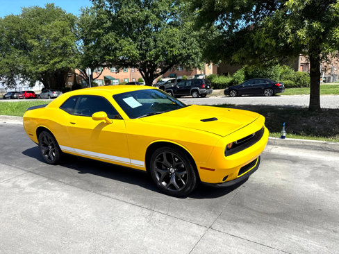 Used 2017 Dodge Challenger SXT image 2