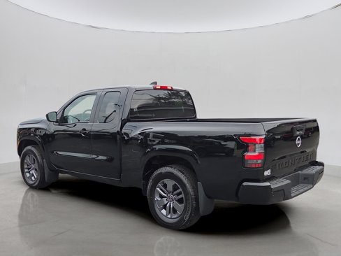 Used 2025 Nissan Frontier SV image 4