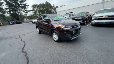 Certified 2022 Chevrolet Trax LT w/ LT Convenience Package image 2