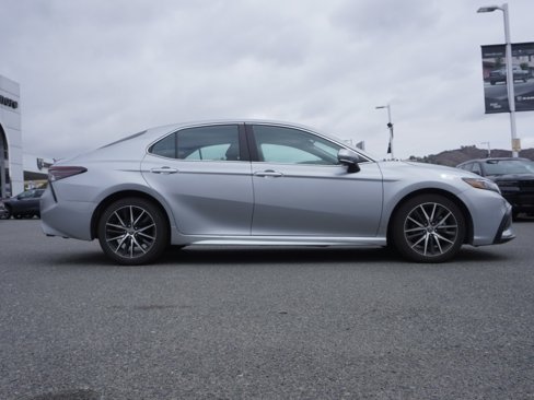 Used 2023 Toyota Camry SE image 3