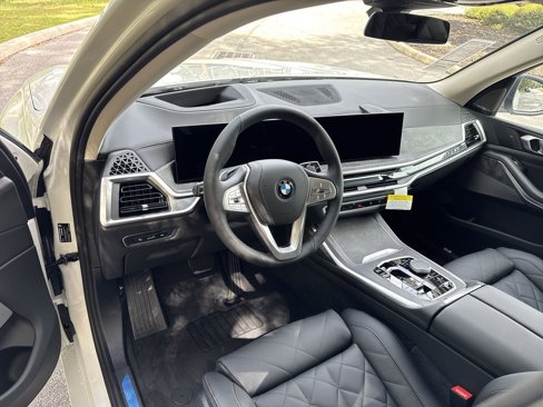 New 2026 BMW X7 xDrive40i w/ Premium Package image 12