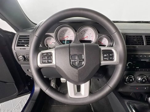 Used 2013 Dodge Challenger R/T image 12