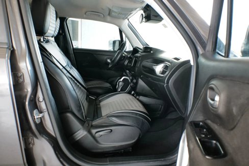 Used 2018 Jeep Renegade Latitude image 14
