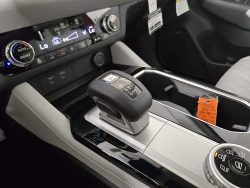 New 2025 Mitsubishi Outlander SEL image 24