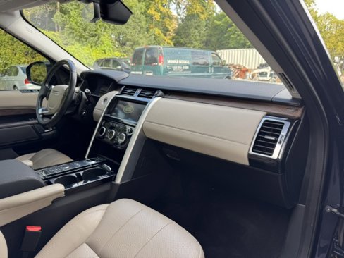 Used 2019 Land Rover Discovery HSE image 33