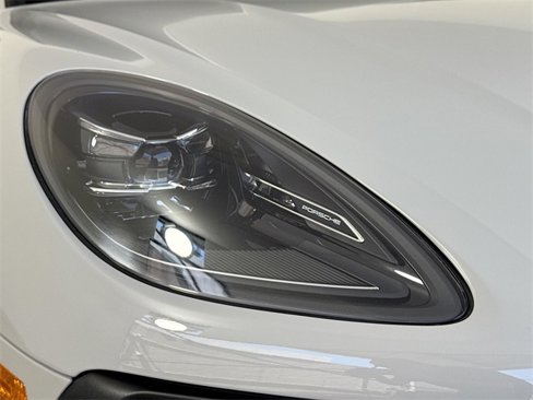 Certified 2024 Porsche Macan image 29