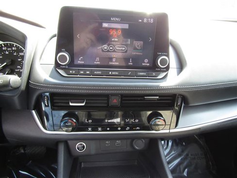 Used 2022 Nissan Rogue SV image 19