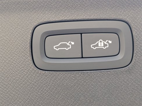 New 2026 Volvo XC90 B6 Plus w/ Protection Package Premier image 14