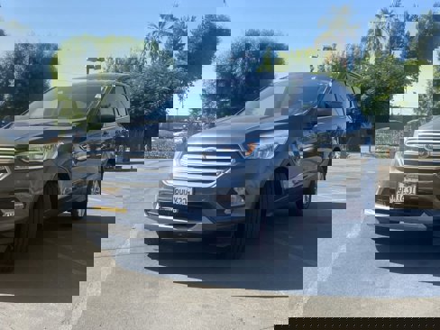 Used 2017 Ford Escape SE image 3