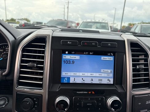 Used 2018 Ford F150 Platinum w/ Equipment Group 701A Luxury image 21