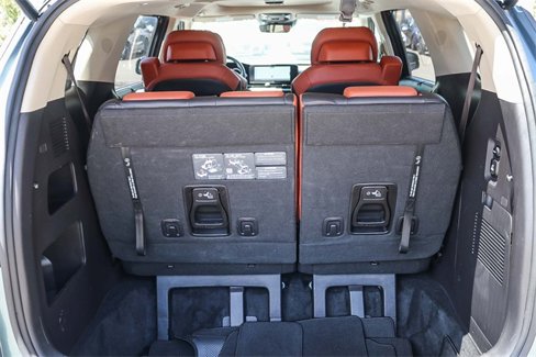 Used 2024 Kia Carnival SX Prestige image 30