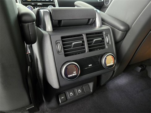 Certified 2024 Land Rover Discovery Dynamic SE image 13