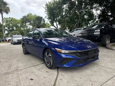 Used 2025 Hyundai Elantra Sport w/ Cargo Package image 2