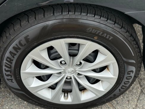 Used 2015 Toyota Camry LE image 34