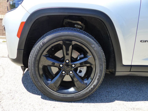 Used 2024 Jeep Grand Cherokee L Altitude image 12