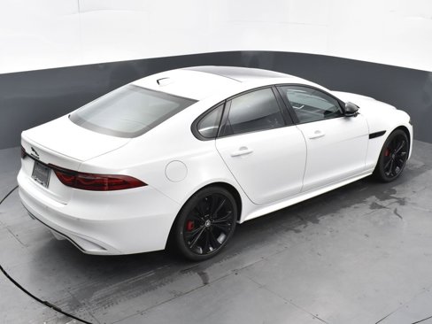 Used 2024 Jaguar XF R-Dynamic SE image 39