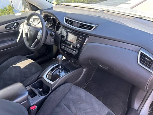 Used 2016 Nissan Rogue SV w/ SV Family Package image 8
