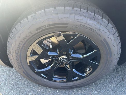New 2025 Volkswagen Atlas Peak Edition SE image 8