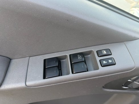 Used 2018 Nissan Frontier SV image 14