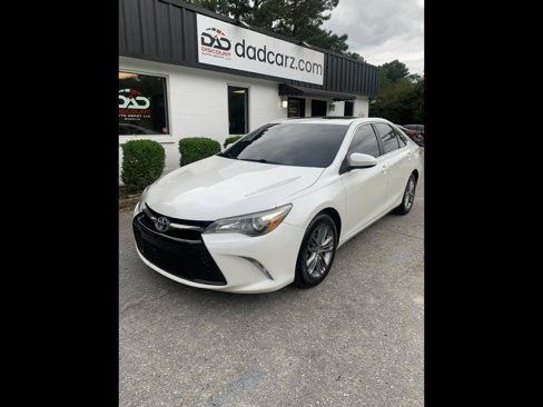 Used 2015 Toyota Camry SE image 1