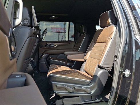 Used 2025 GMC Yukon XL Denali Ultimate image 10