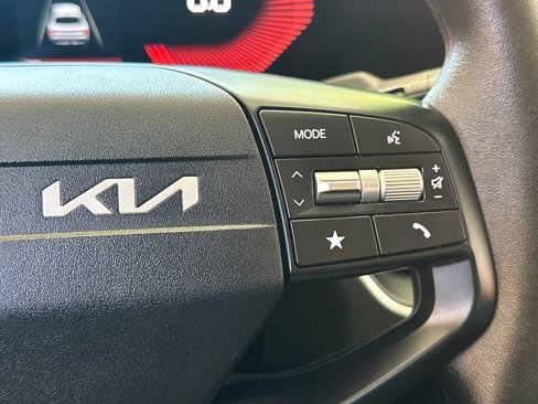Used 2025 Kia K4 LX image 6