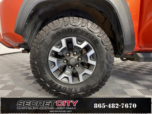 Used 2017 Toyota Tacoma TRD Off-Road w/ Tow Package (A/T) image 9